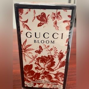 Gucci Bloom Eau De Parfum 1.6FL OZ
Brand New in box and packaging